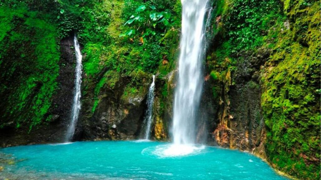 Air Terjun Dua Warna