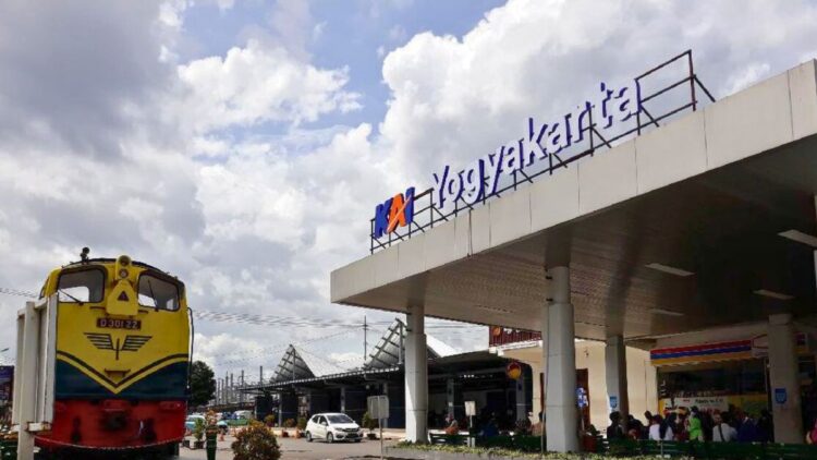 Wisata Dekat Stasiun Tugu