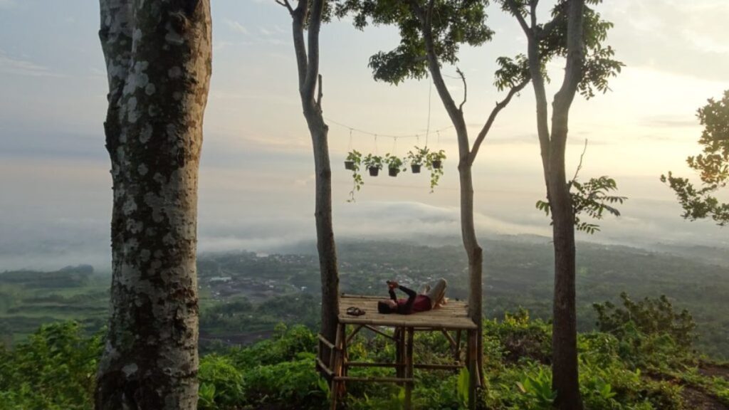 Wisata Mojokerto Puthuk Kembar