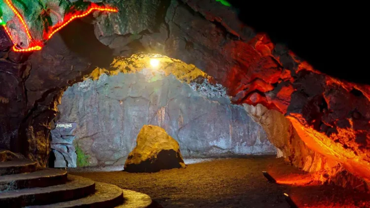 Obyek wisata alam Goa Lawa Purbalingga