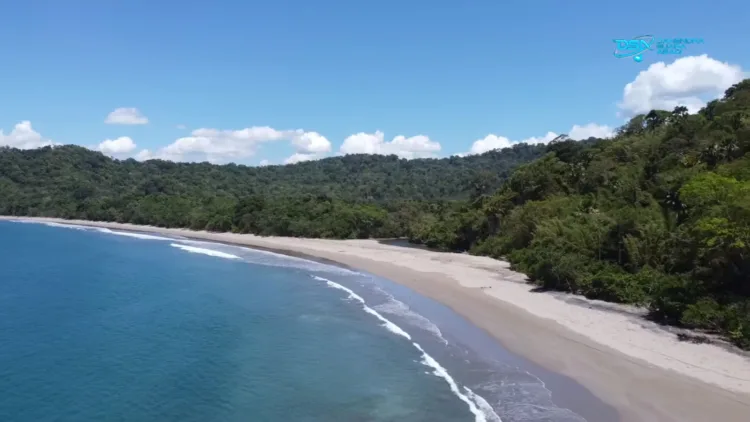 obyek wisata alam Pantai Nanggelan